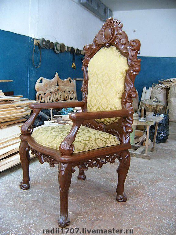 Деревянный трон-кресло с резьбой «Суздальский»
