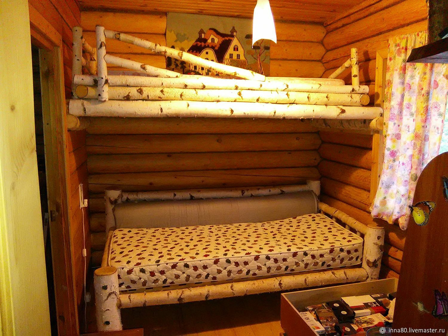 двухъярусная кровать из бревна