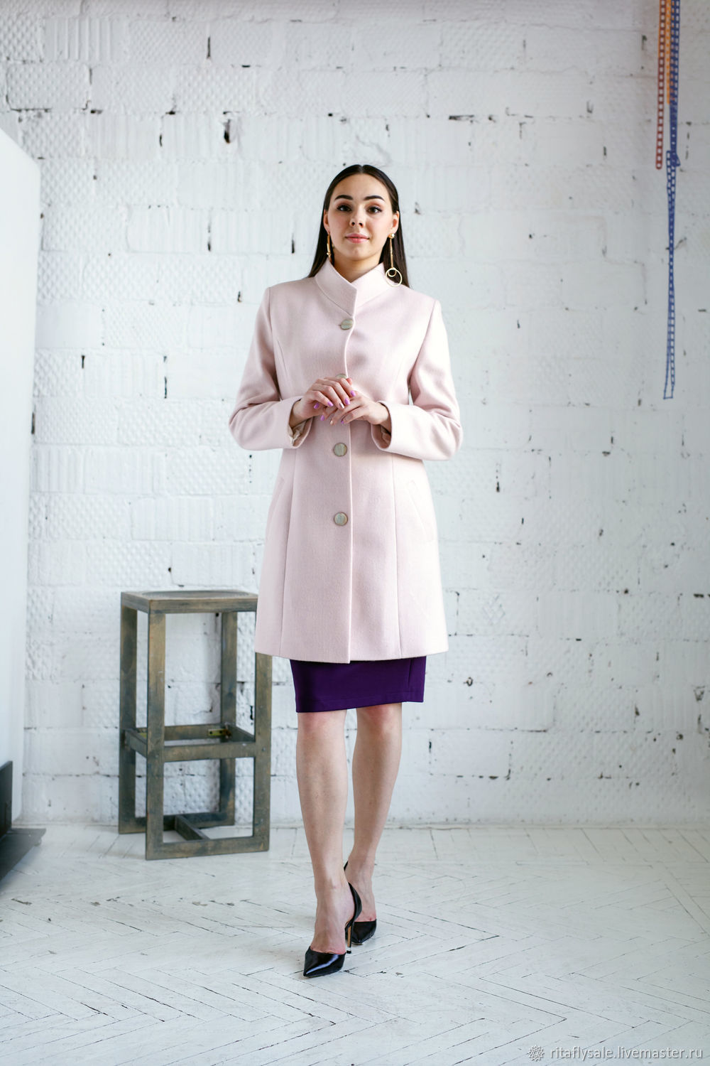 339: 46 размер - прямое женское пальто на весну-осень купить в интернет-магазине Ярмарка Мастеров по цене 8000 ₽ – EWCTNRU