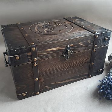 Сундук шкатулка с ложементом под бокалы с гравировкой подарок мужчине. . Для дома и интерьера ручной работы - Ярмарка Мастеров Для дома и интерьера ручной работы. Ярмарка Мастеров - ручная работа Сундук шкатулка с ложементом под бокалы с гравировкой подарок мужчине. Handmade.