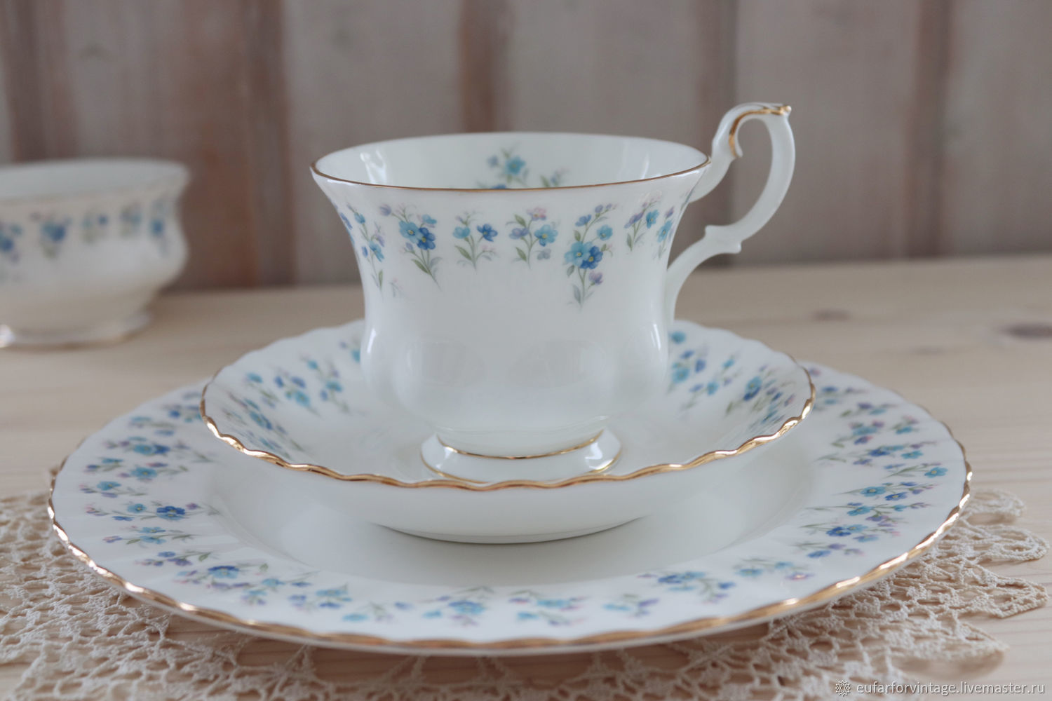 Royal porcelain посуда england. Сервиз Royal Albert незабудки. Английский чайный сервиз Роял Альберт. Роял Альберт сервиз столовый. Чайная пара "незабудки". Английский фарфор. Royal Albert,.