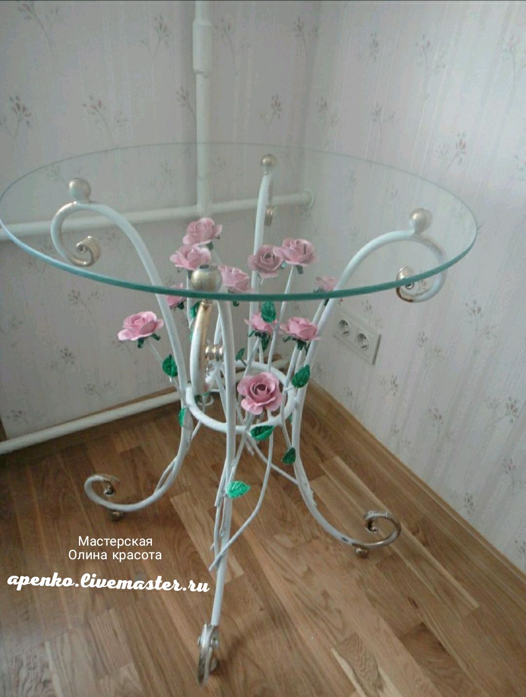 столик кованый с розами