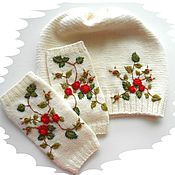Вязаные женские перчатки с вышивкой