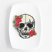 Украшения handmade. Livemaster - original item Beaded skull brooch in flowers. Handmade.