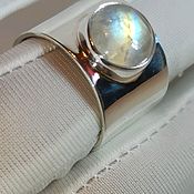 Серьги и кольцо с натуральным гелиотисом (перламутр) в серебре
