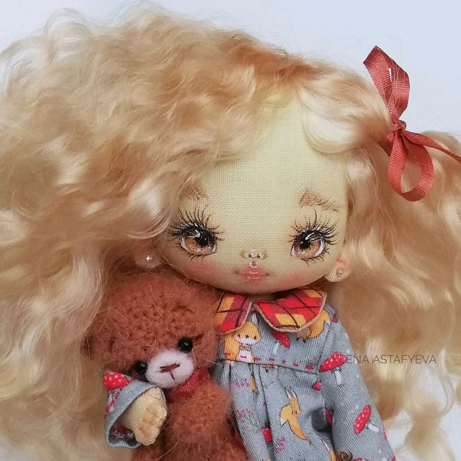 Маленькая текстильная кукла 9см сувенирная в подарок ручной работы милая малышка