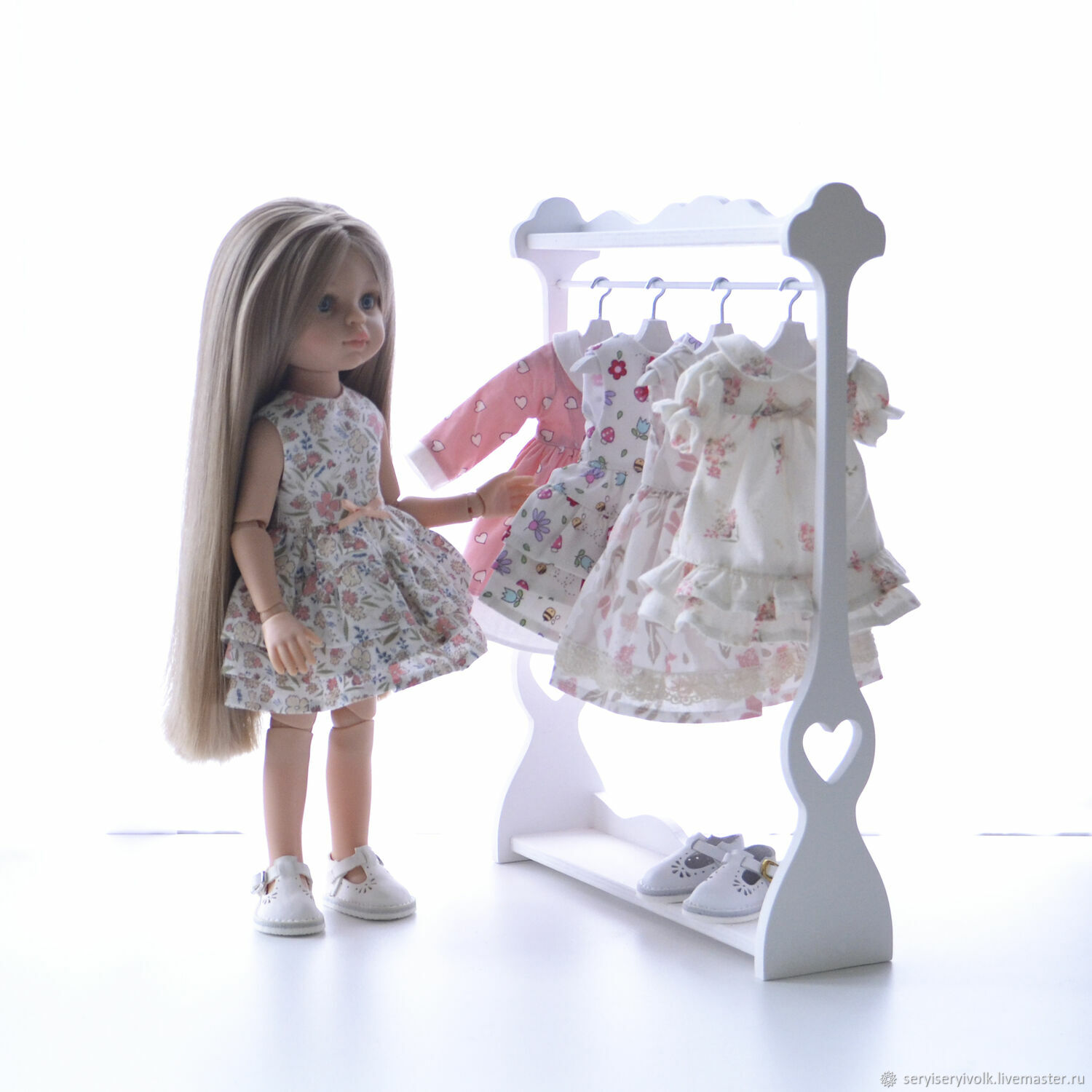Кукольная мебель для Барби - вешалка с полочками