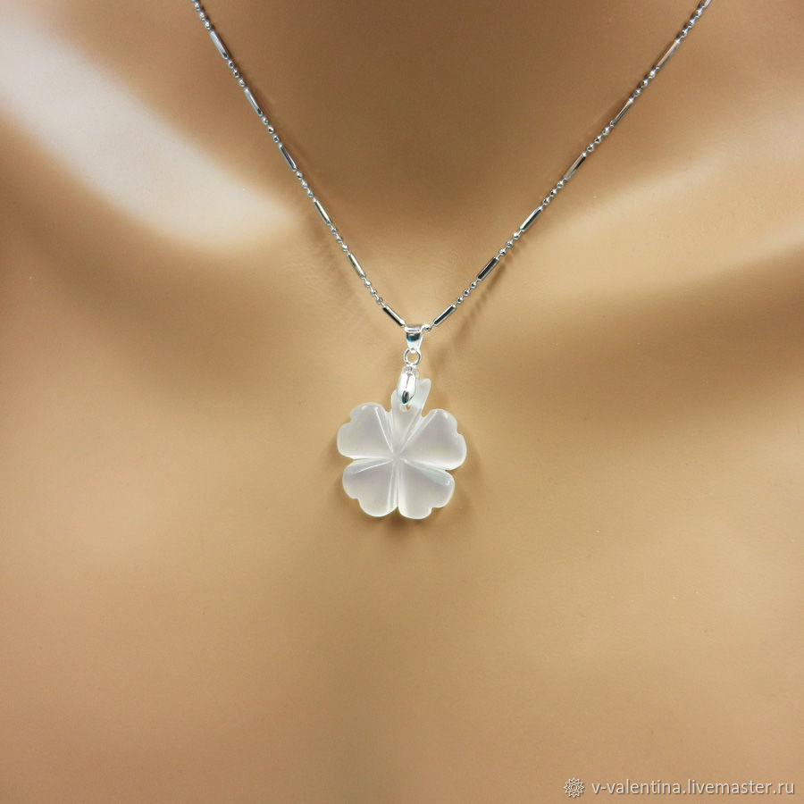 подвеска клевер белое золото. кулон из белого золота клевер. Van cleef arpels кулон alhambra. браслет четырехлистник клевер. подвеска клевер серебро sokolov.