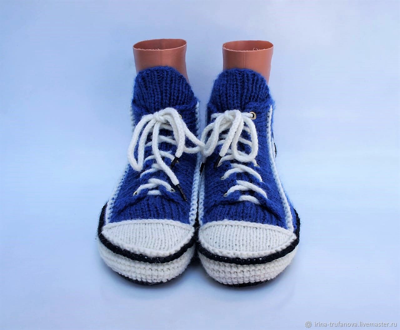 Вязаные носки в виде кроссовок