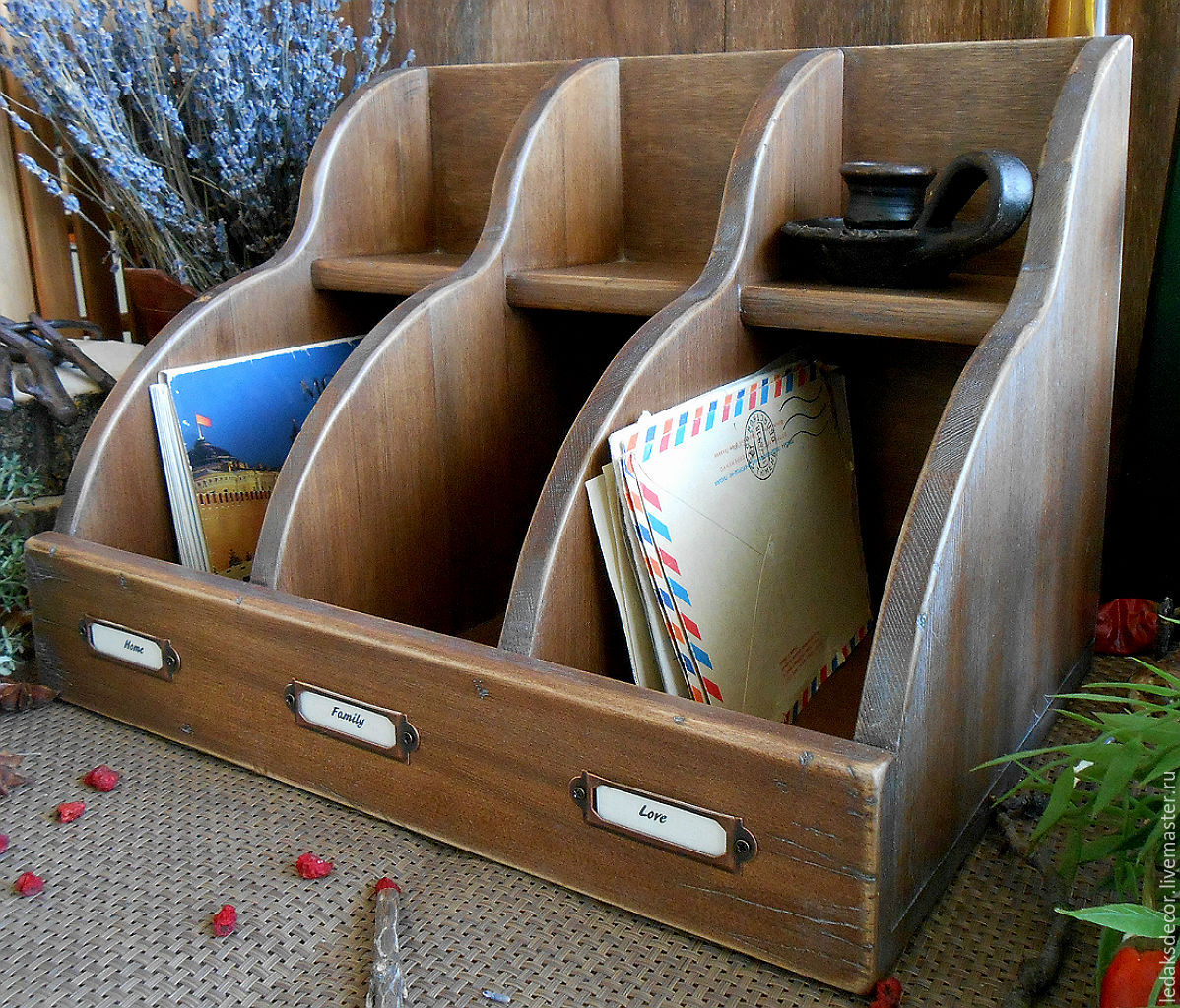 Старое настольное бюро для хранения писем и бумаг. Массив сибирского кедра. Стиль кабинета. `LedaksDecor`.
