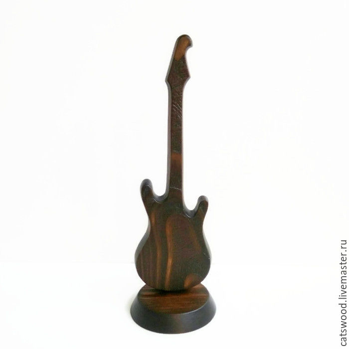 Фигурка подставка для телефона. Фигурка гитары. Статуэтка гитара. Гитара на подставке статуэтка. Подставка для телефона гитара из дерева.