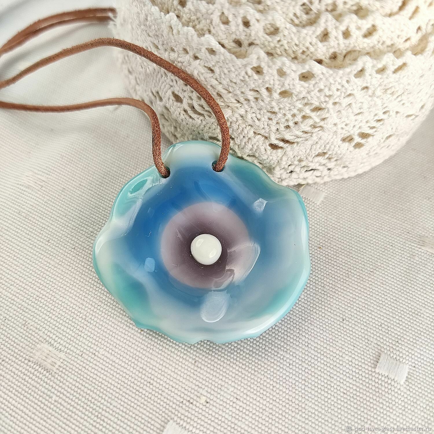 Подвеска из стекла ручной работы Голубой цветок. Диаметр 3 см ...