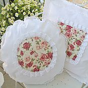 Для дома и интерьера handmade. Livemaster - original item Pillow of white linen and cotton lace with roses.Shabby chic. Handmade.
