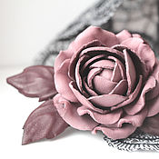 Брошь-цветок из кожи Роза Смуглянка