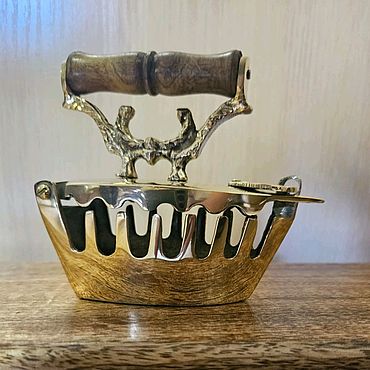 Подарки и сувениры ручной работы. Ярмарка Мастеров - ручная работа Сувенир модель утюга. Handmade.