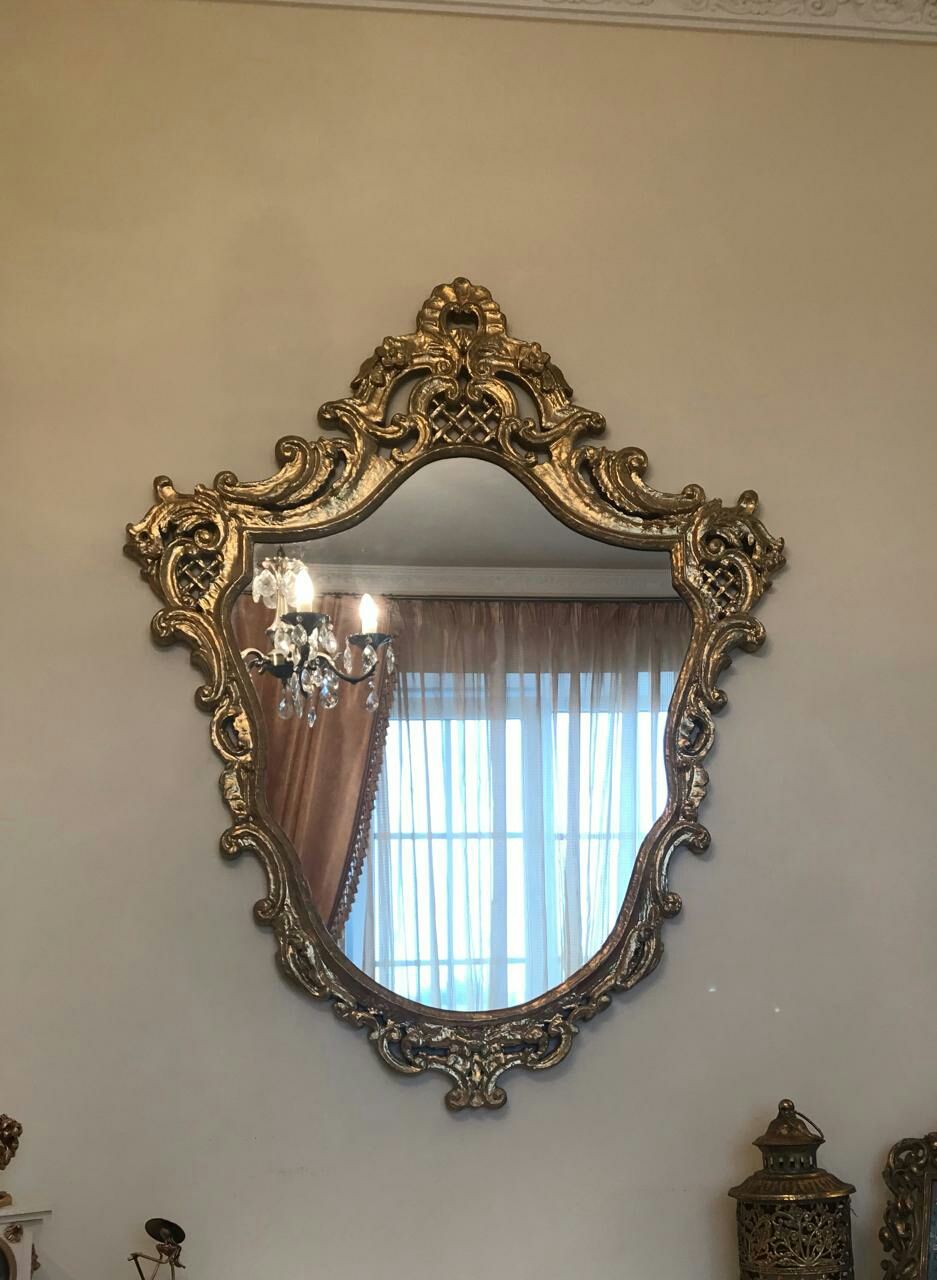 Купить зеркало бу на авито. Зеркало Версаль 5 Малое. Старинное зеркало на стене. Зеркало Версаль декоративное. Антикварное зеркало в интерьере.