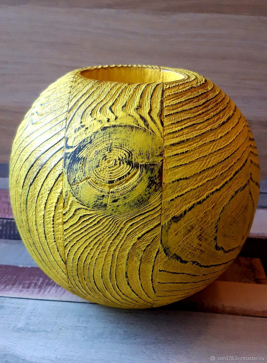 Из деревянных шаров. Шар деревянный. Круглый деревянный шар. Декоративные деревянные шары. Шарик из дерева.