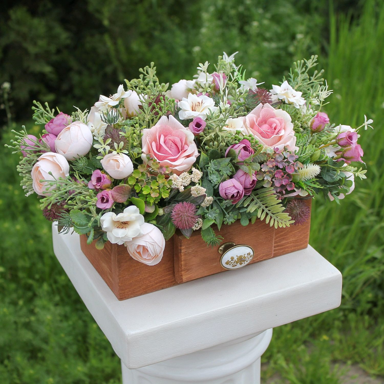 Декоративный букет цветов