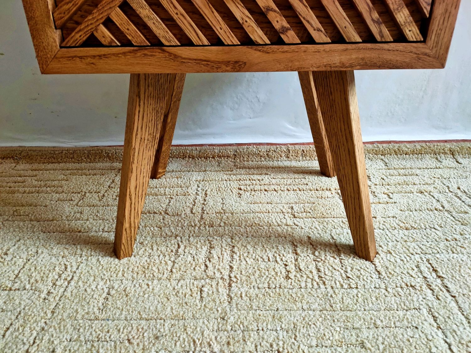 Прикроватный столик из дуба