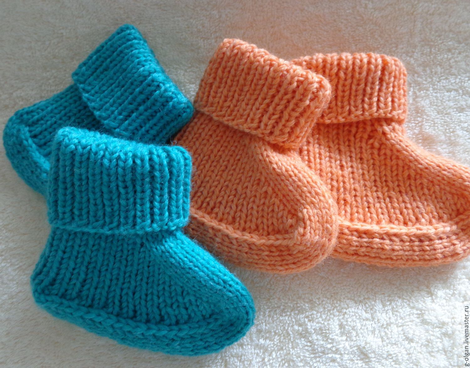 Носочки для новорожденных для начинающих. Пинетки. Пинетки спицами. Вязание спицами пинетки. Пинетки на двух спицах для новорожденных.