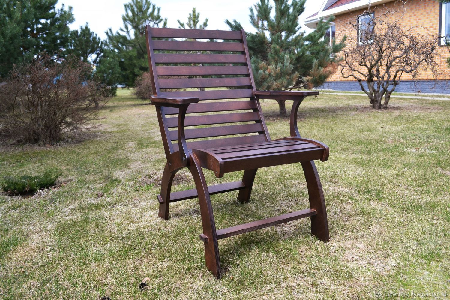 стул садовый деревянный с подлокотниками