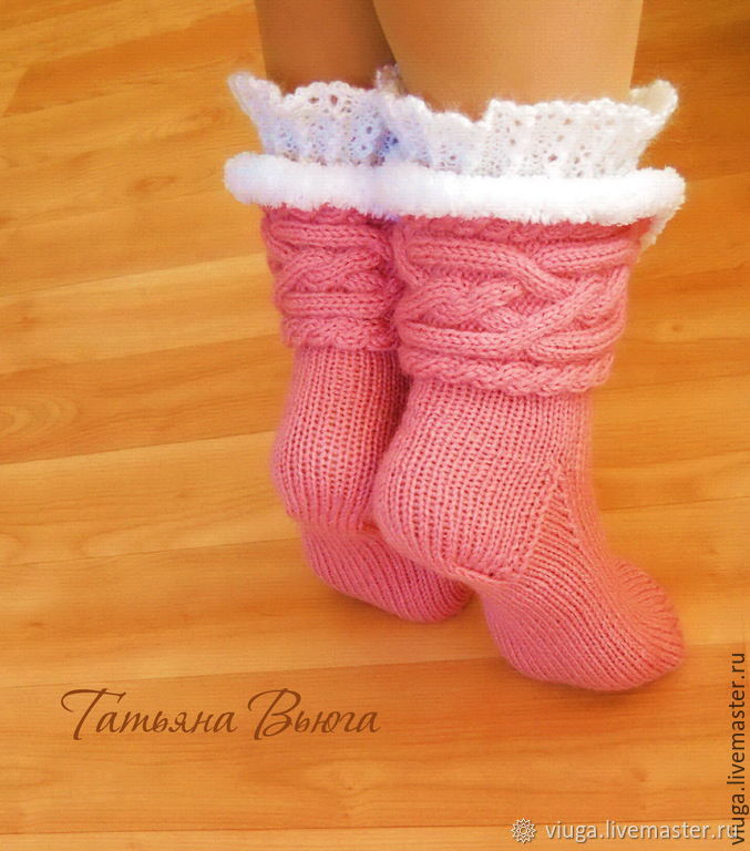 Розовые вязаные носки