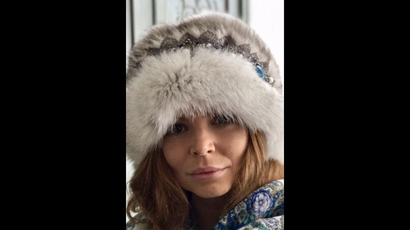 Шапка из песца с хвостом. Украшения из меха. Повязка из песца. Повязка меховая песец. Повязка из песца.