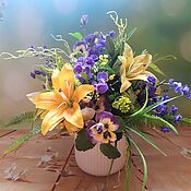 Arrangement in a wooden basket "Bright bouquet"