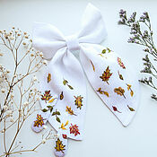 White large bow-pin in the fly - embroidery Lilac