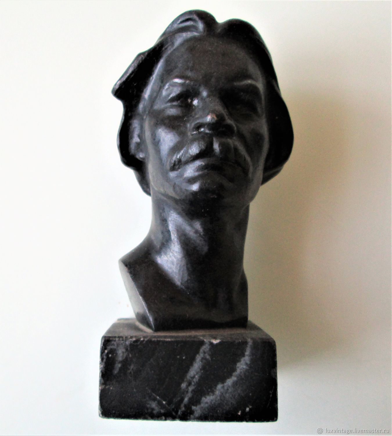 Kasli Cast iron gift table is a bust 1977 Maxim Gorky, Vintage Souvenirs, Moscow,  Фото №1