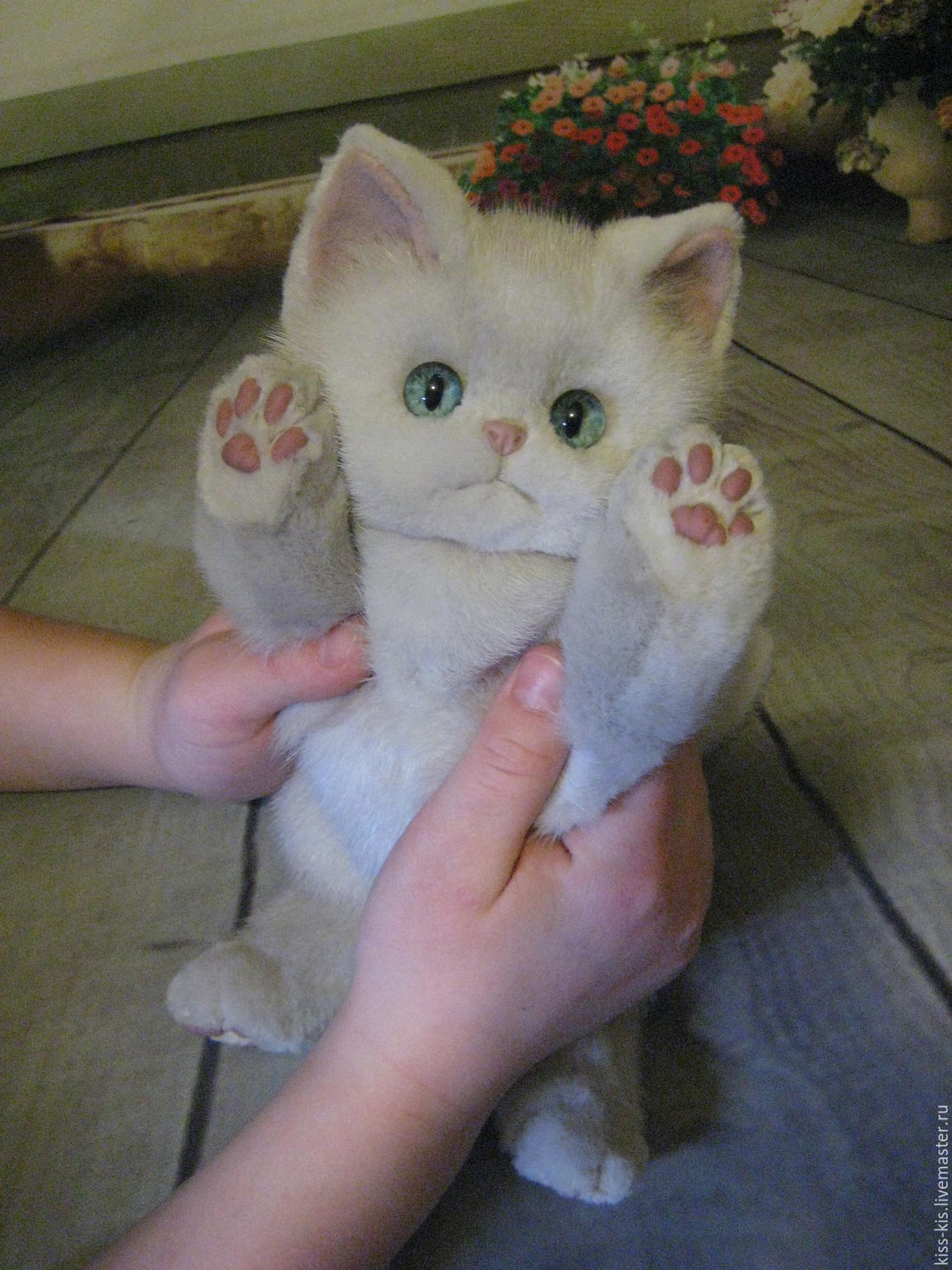 Кот живой купить. Мягкая игрушка «котик». Мягкая игрушка "котенок". Реалистичные мягкие игрушки кошки. Реалистичная игрушка кошка.