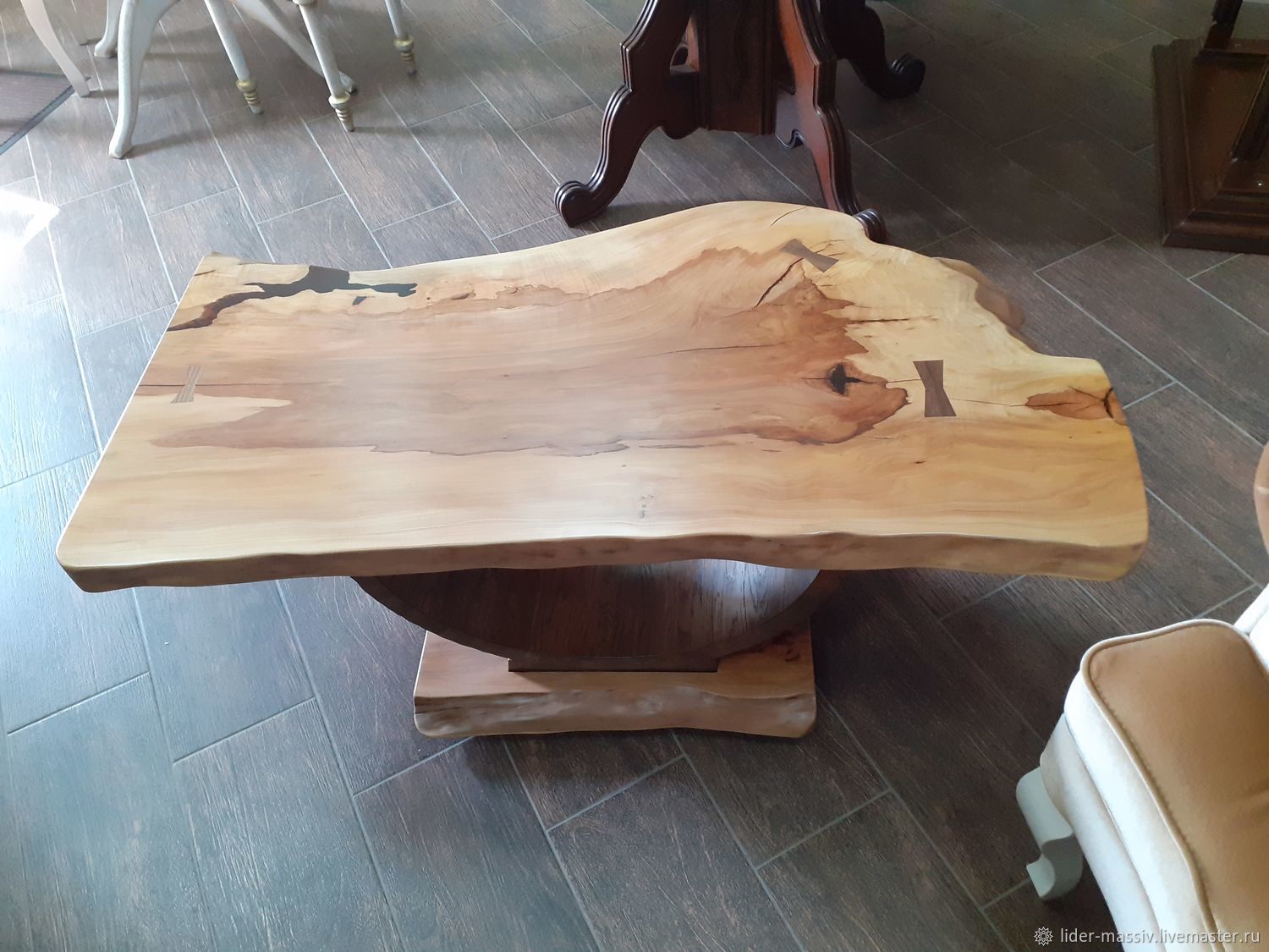 Журнальный столик из слэба дерева фото