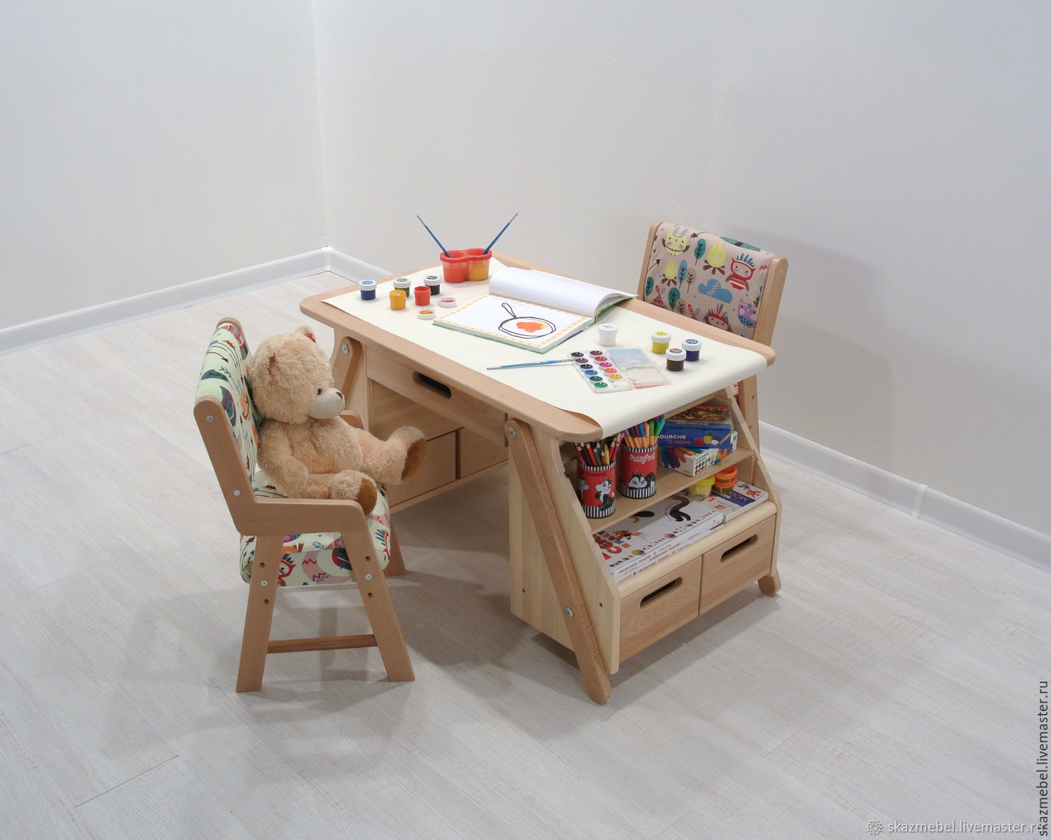 Необычный детский стол