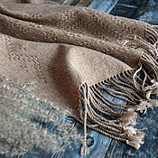 Scarf classic. This light and fluid cream silk. Hand weaving