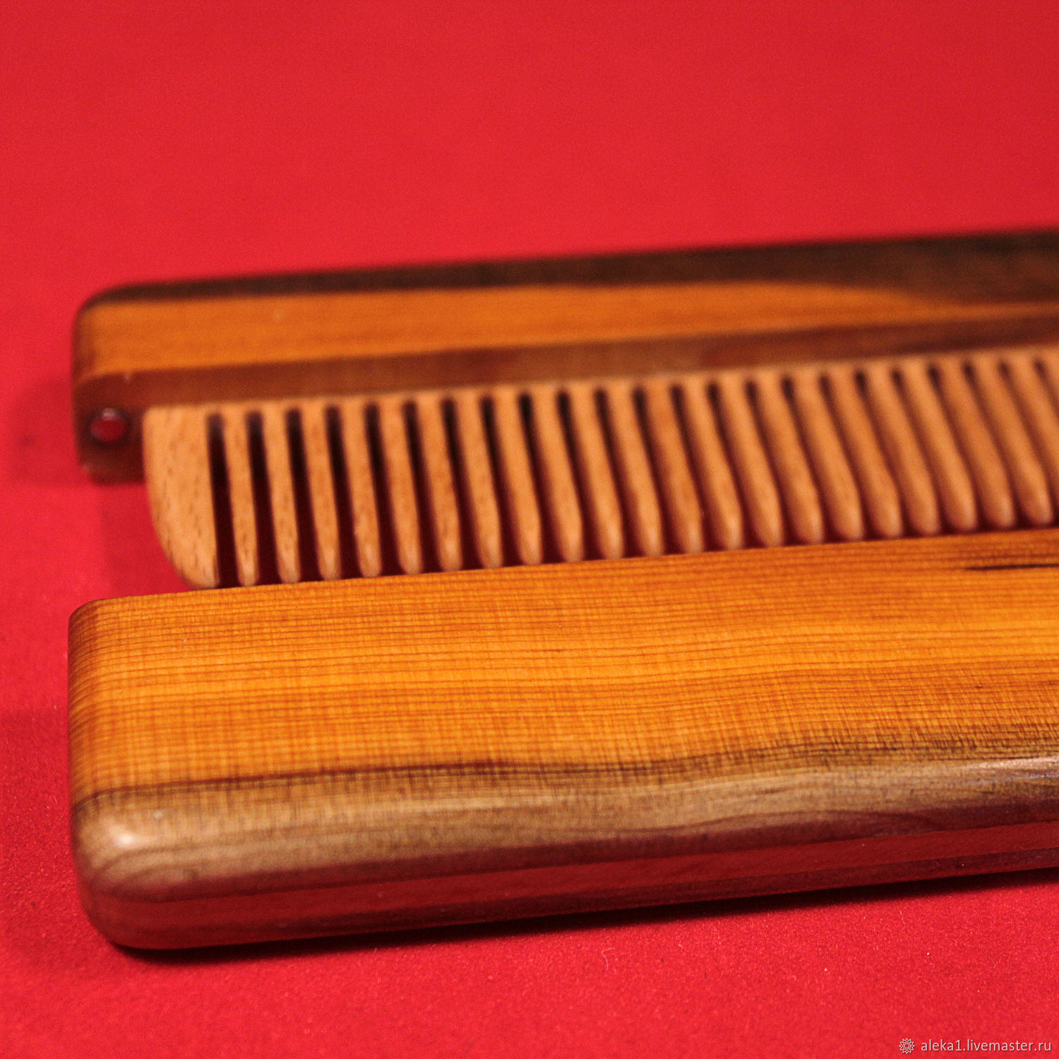 comb in box from old pine
