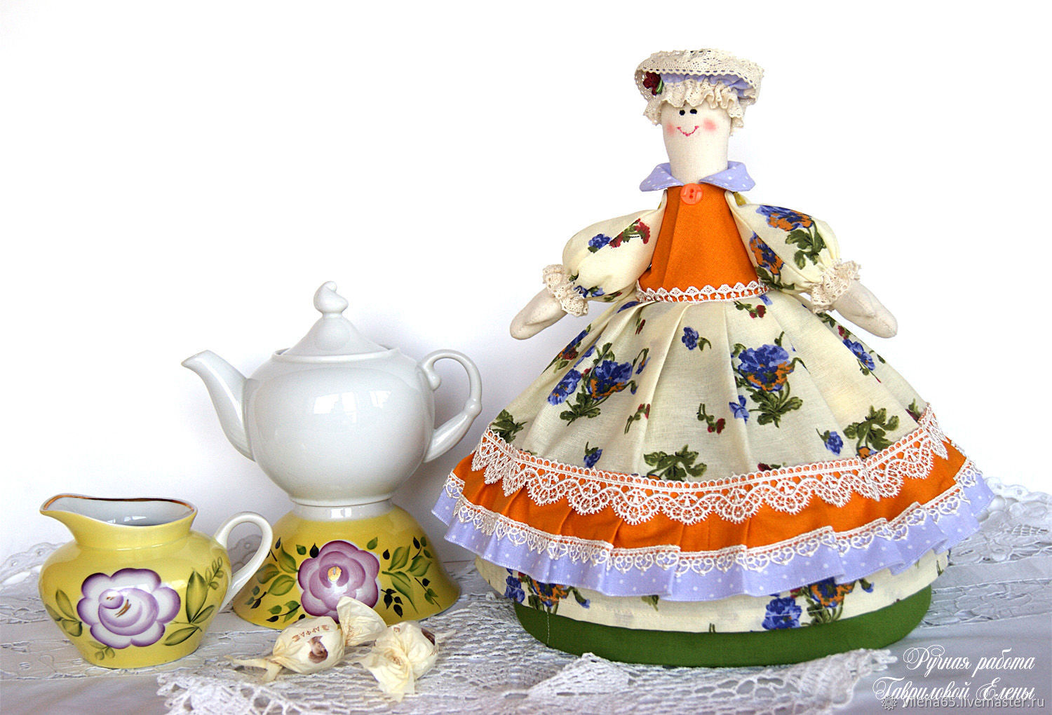 Кукла грелка на чайник русская Купчиха