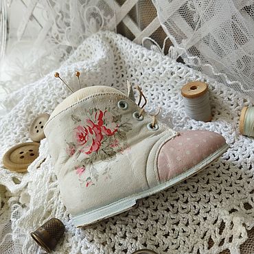 Материалы для творчества ручной работы. Ярмарка Мастеров - ручная работа Игольница " Shabby". Handmade.