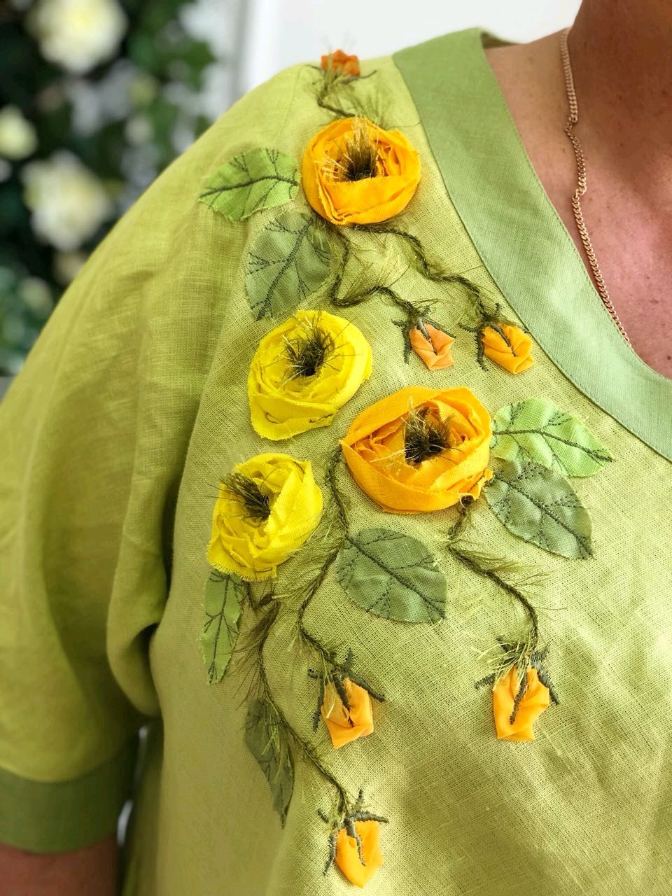 Одежда с цветами из ткани