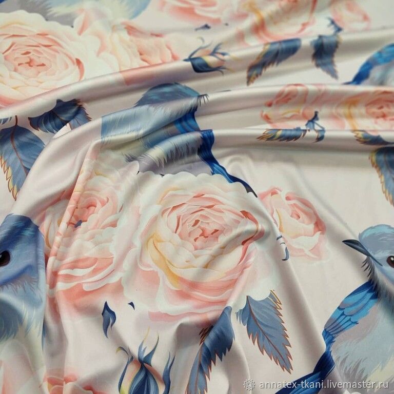 Цветастая ткань. Ткань с цветочным принтом. Ткань цветочный принт. Ткань атлас с принтом. Шелк с цветочным принтом.