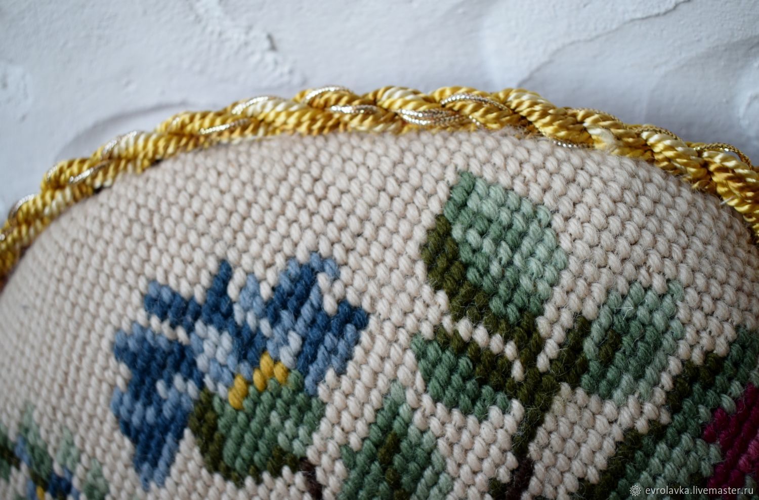 Howto How To Embroider Pillows By Hand