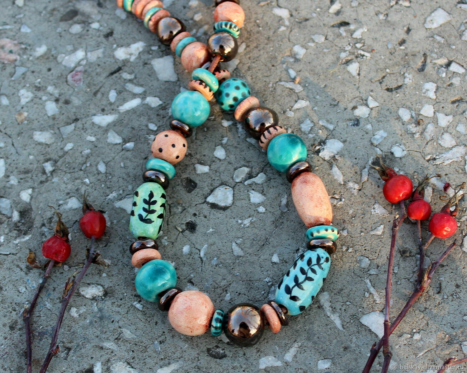 Керамические бусы с растительным узором купить в интернет-магазине ...