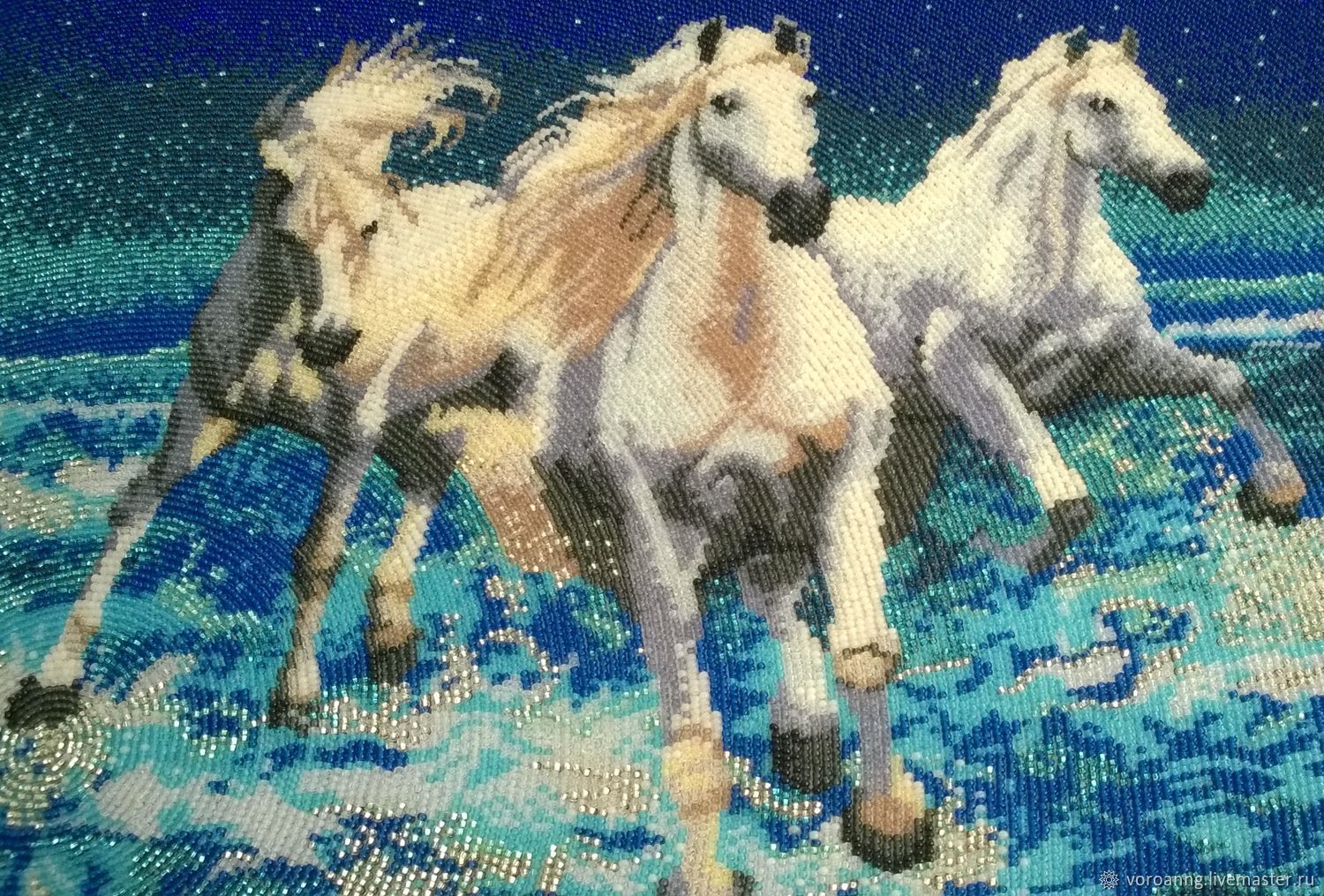 Белые лошадки песня. Тройка белых лошадей. 3 Белых коня рисунок. Три коня рисунок. Композиция с лошадью.