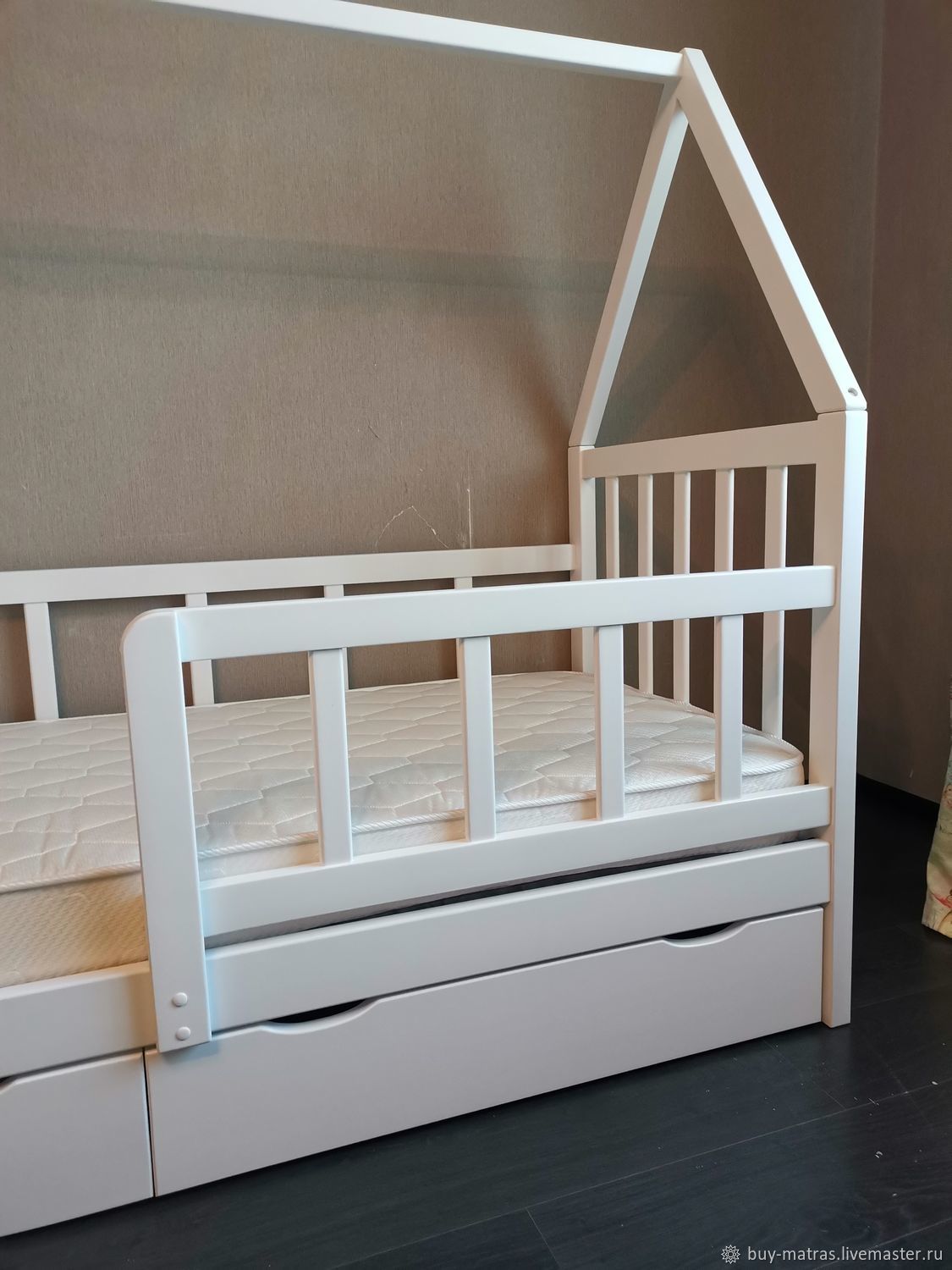 Детская кровать с ящиками и бортиком недорого