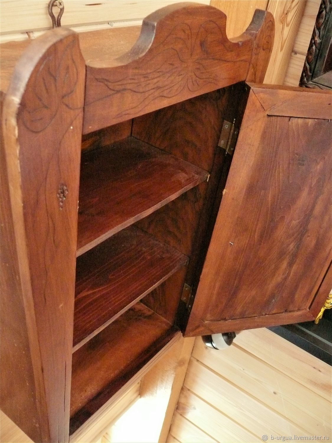 Шкафчик аптечка навесной деревянный