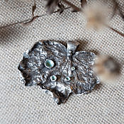 Silver Holly leaf pendant