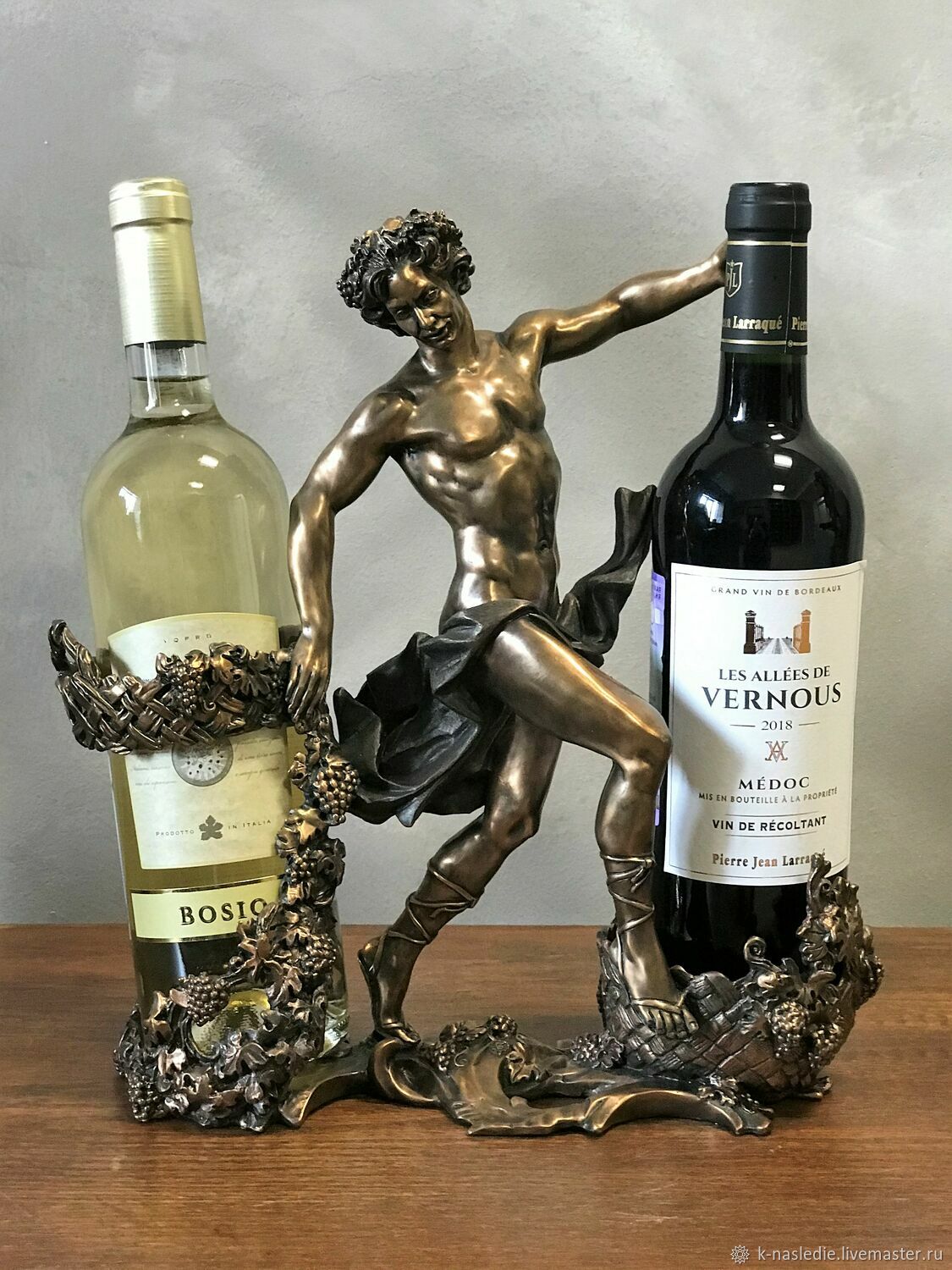Вино дионис купить. Дионис вино. Набор для вина Дионис. Вино дары Диониса. Красивое вино и Дионис.