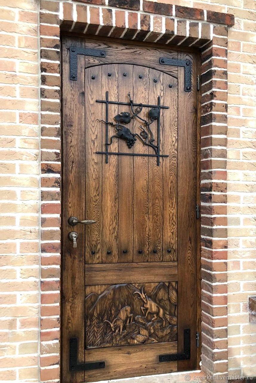 Деревянная дверь