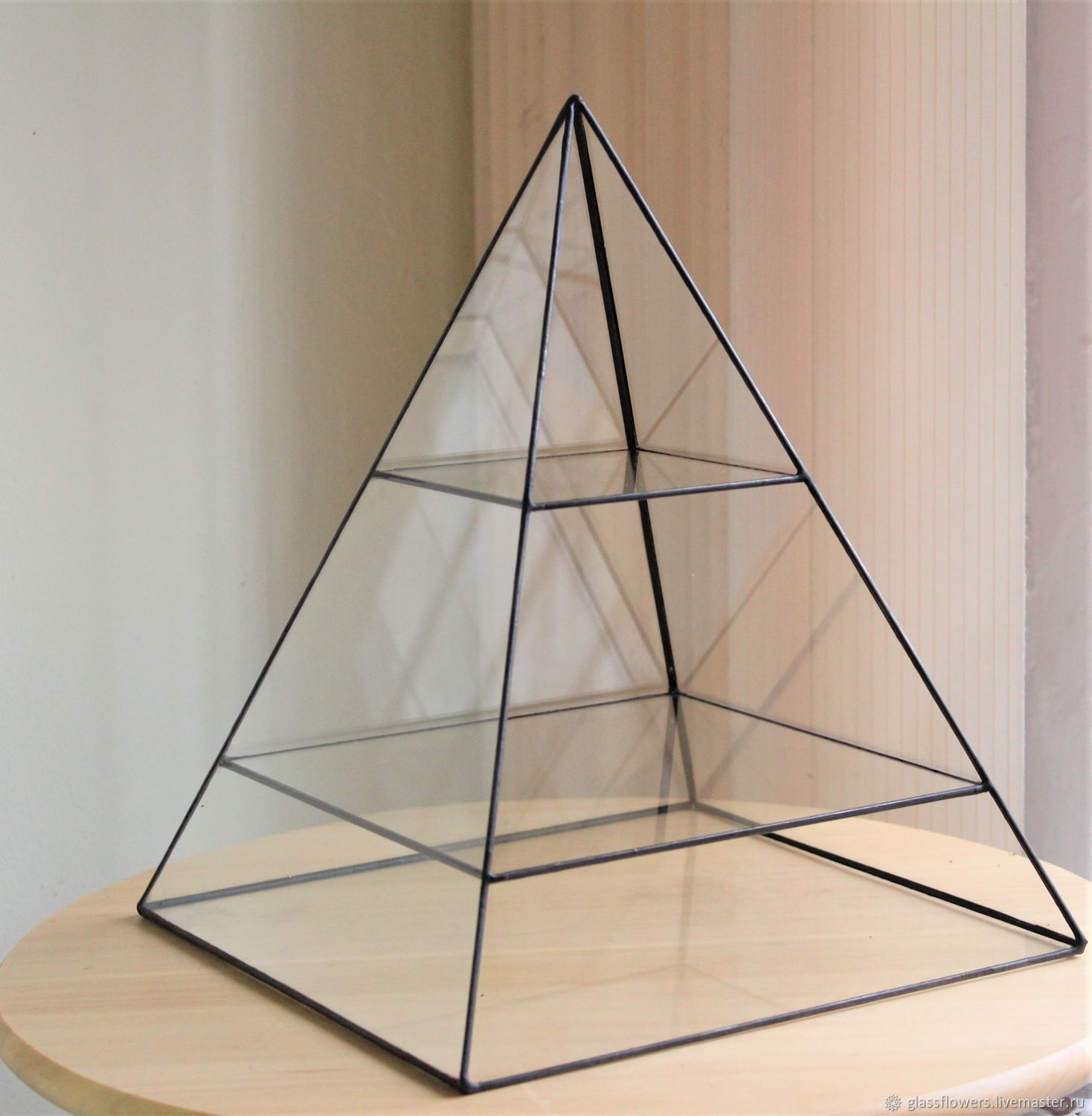 Пирамида для стекла