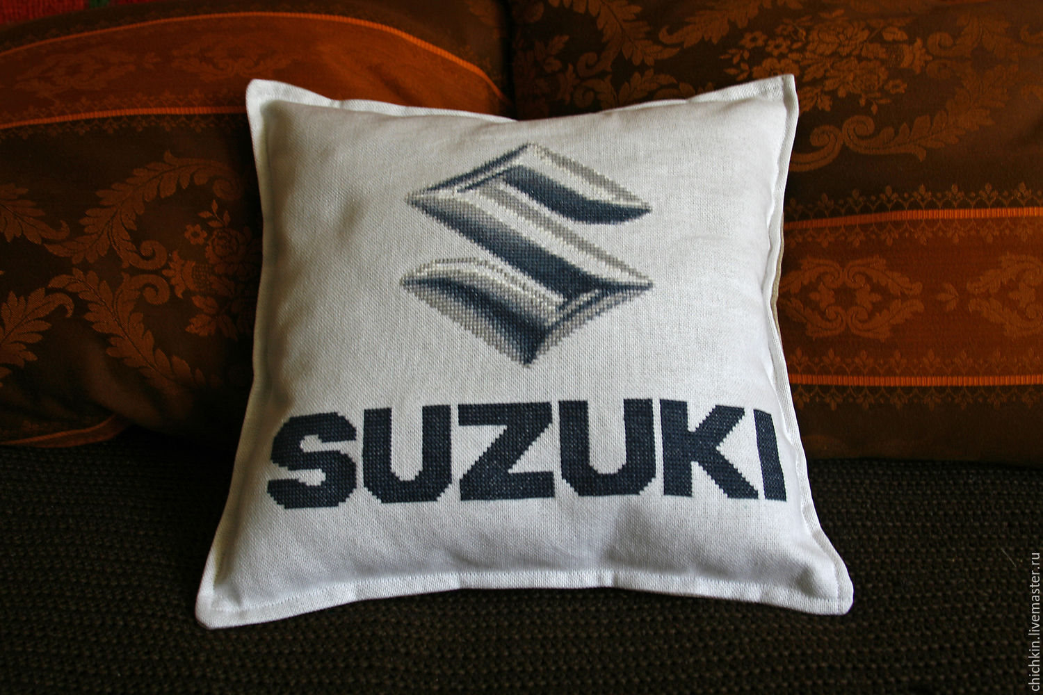 Подушка логотип