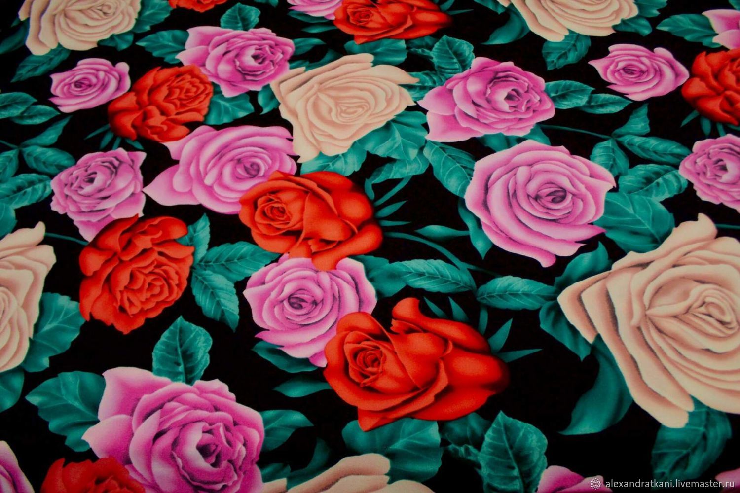 Ткань с розами для платья